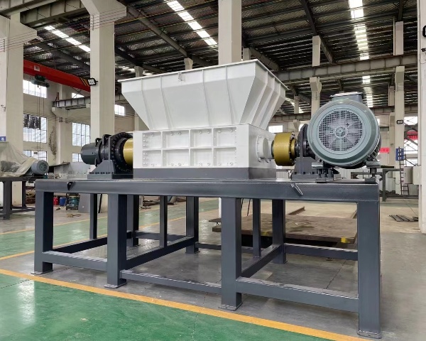  Double-Shaft Biomass Shredder