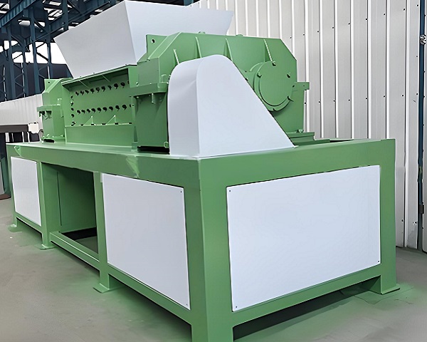 The role of double-shaft shredder in waste screening