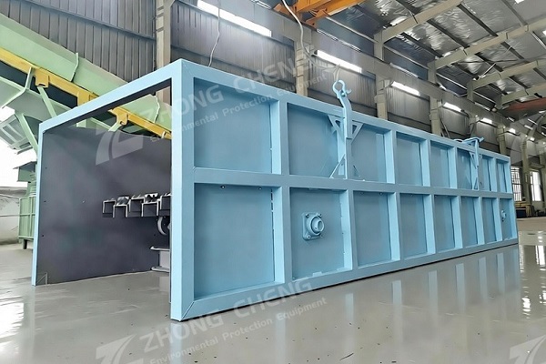 How does a ballistic screen separate household waste?