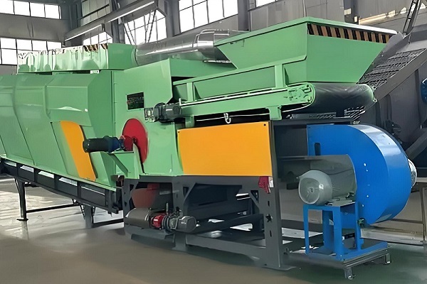 Applications of air separators in screening aged waste